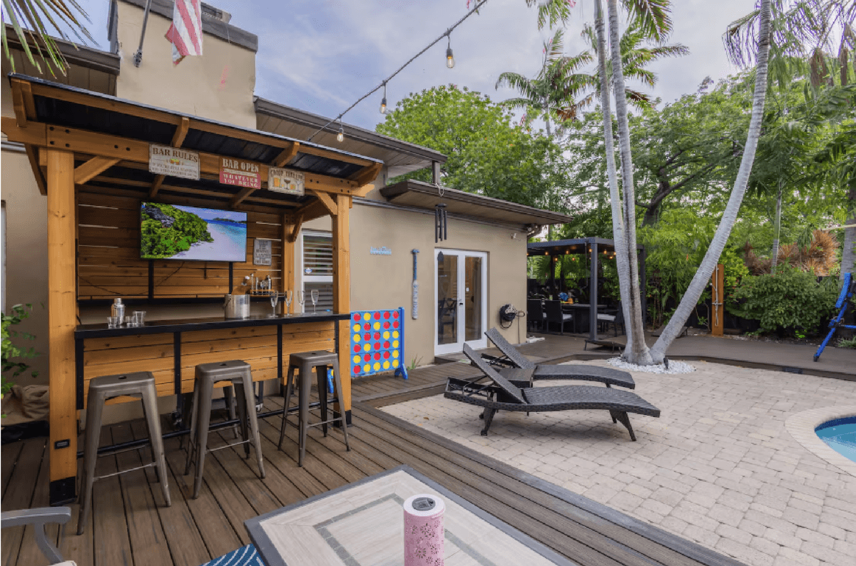 Pop the bubbly and pull up a seat — this is where the good nights begin 🥂