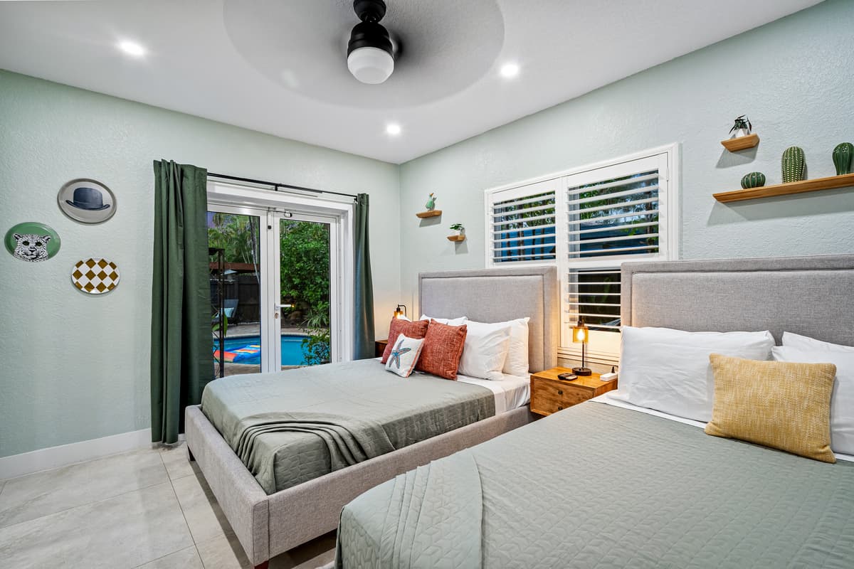 Two queen beds and straight out to the backyard — comfort meets fresh air 🌿