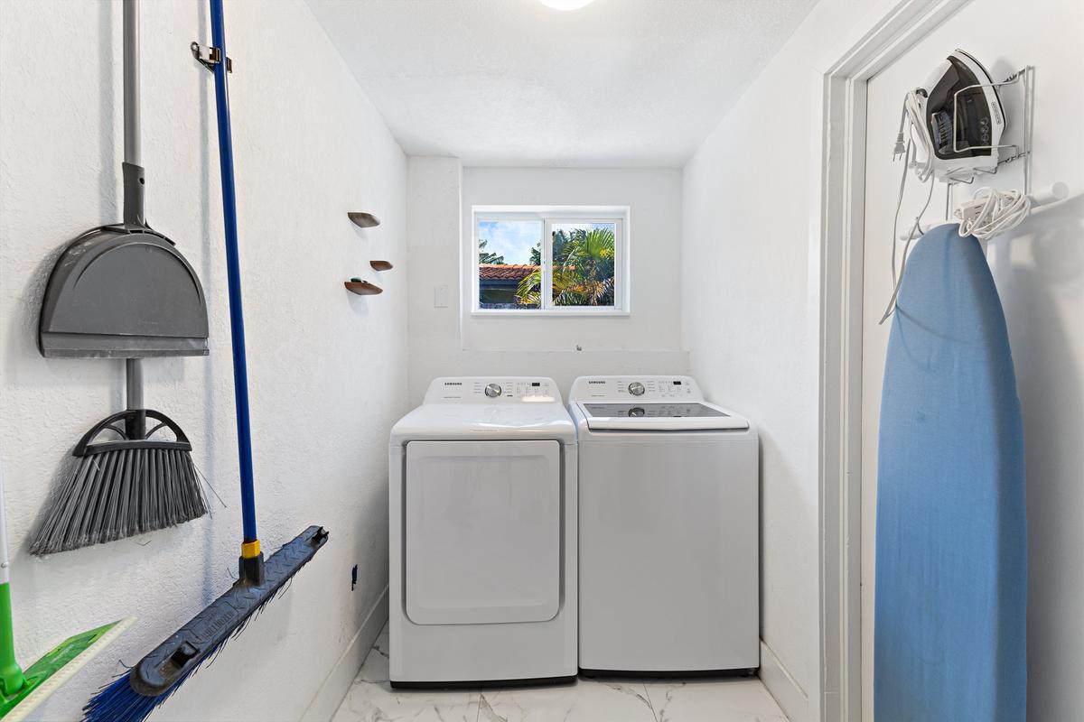 Laundry on site w/ detergent provided