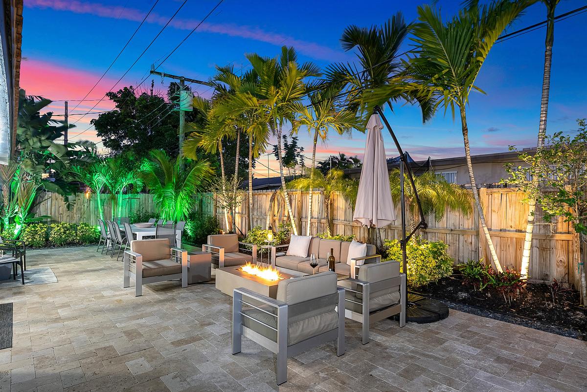 Kick it out back with the warm landscape lighting during Florida's endless Summer