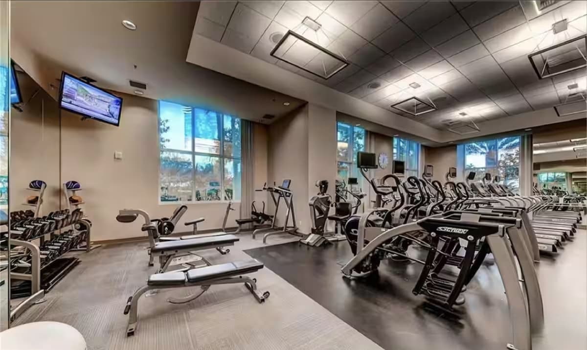 Full gym access — stay fit and on track (but still indulge in Las Vegas!) 🏋️