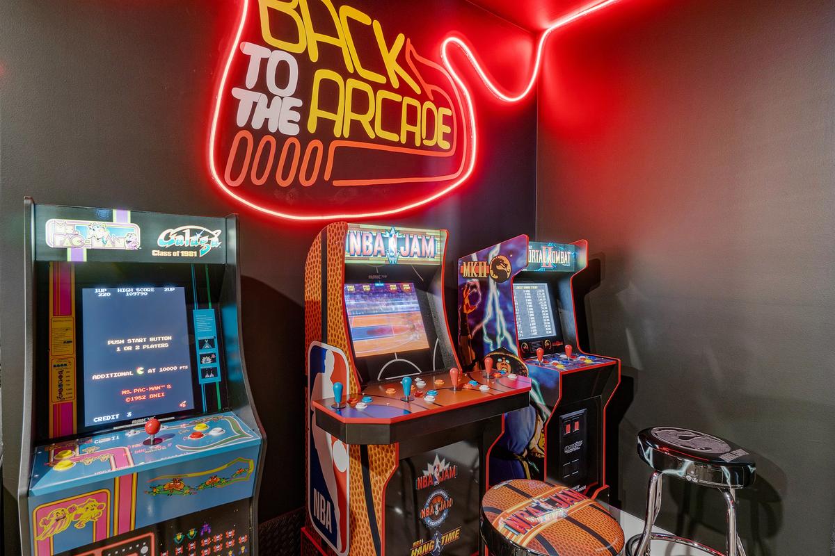 Over 40 arcade favorites to choose from! Iconic Ms Pacman, NBA Jam, and Mortal Kombat!