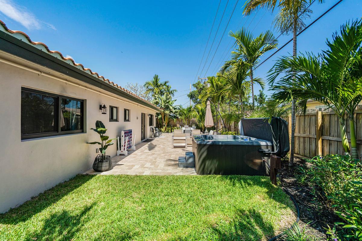 Lots of space in the backyard to hang out!